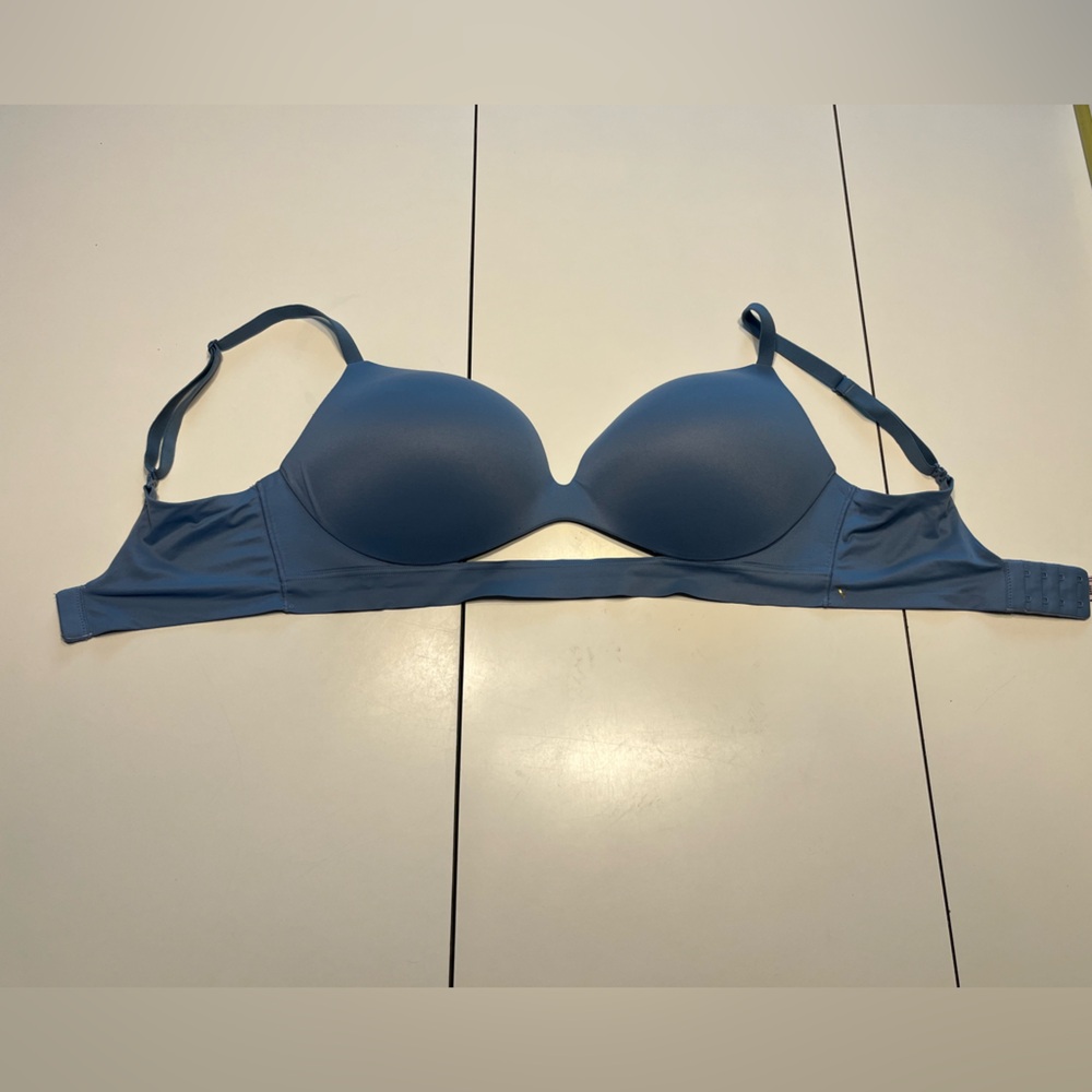 Incredible by Victoria’s Secret 34DD periwinkle blue bra cris cross straps
